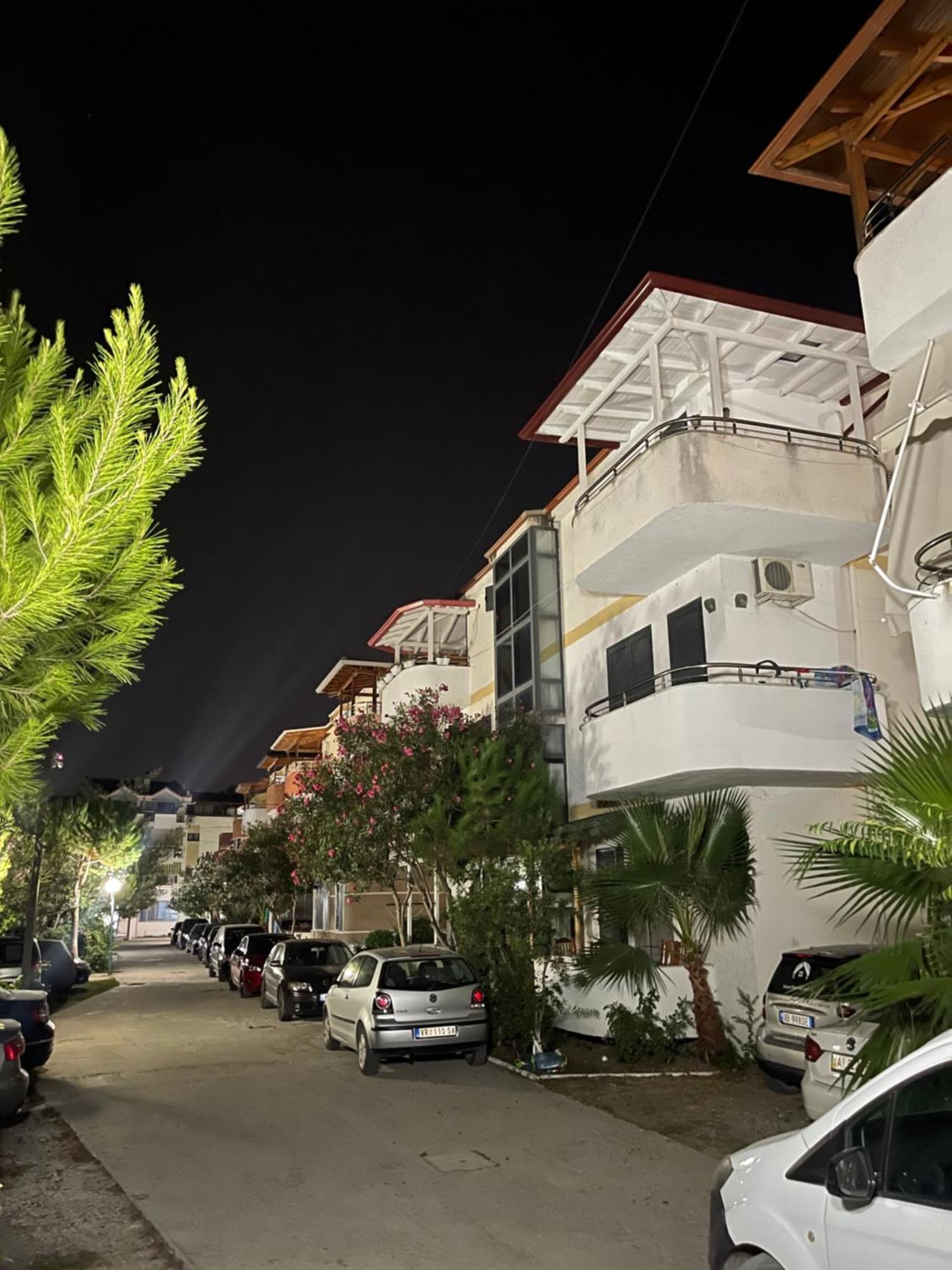 Gazi'S Apartament For Rent Голем Экстерьер фото